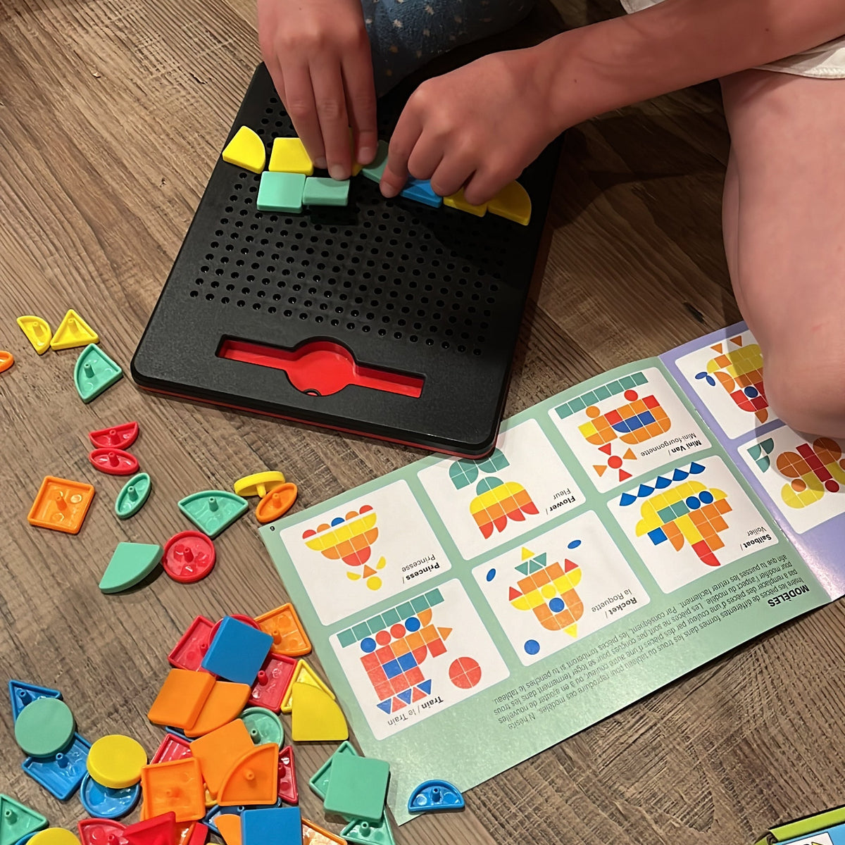 MAGNETIC DESIGN BOARD 2-in-1 Activity Pad