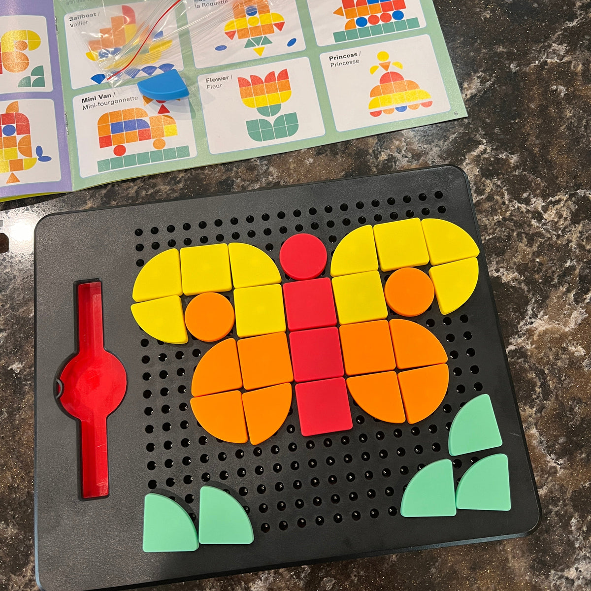 MAGNETIC DESIGN BOARD 2-in-1 Activity Pad