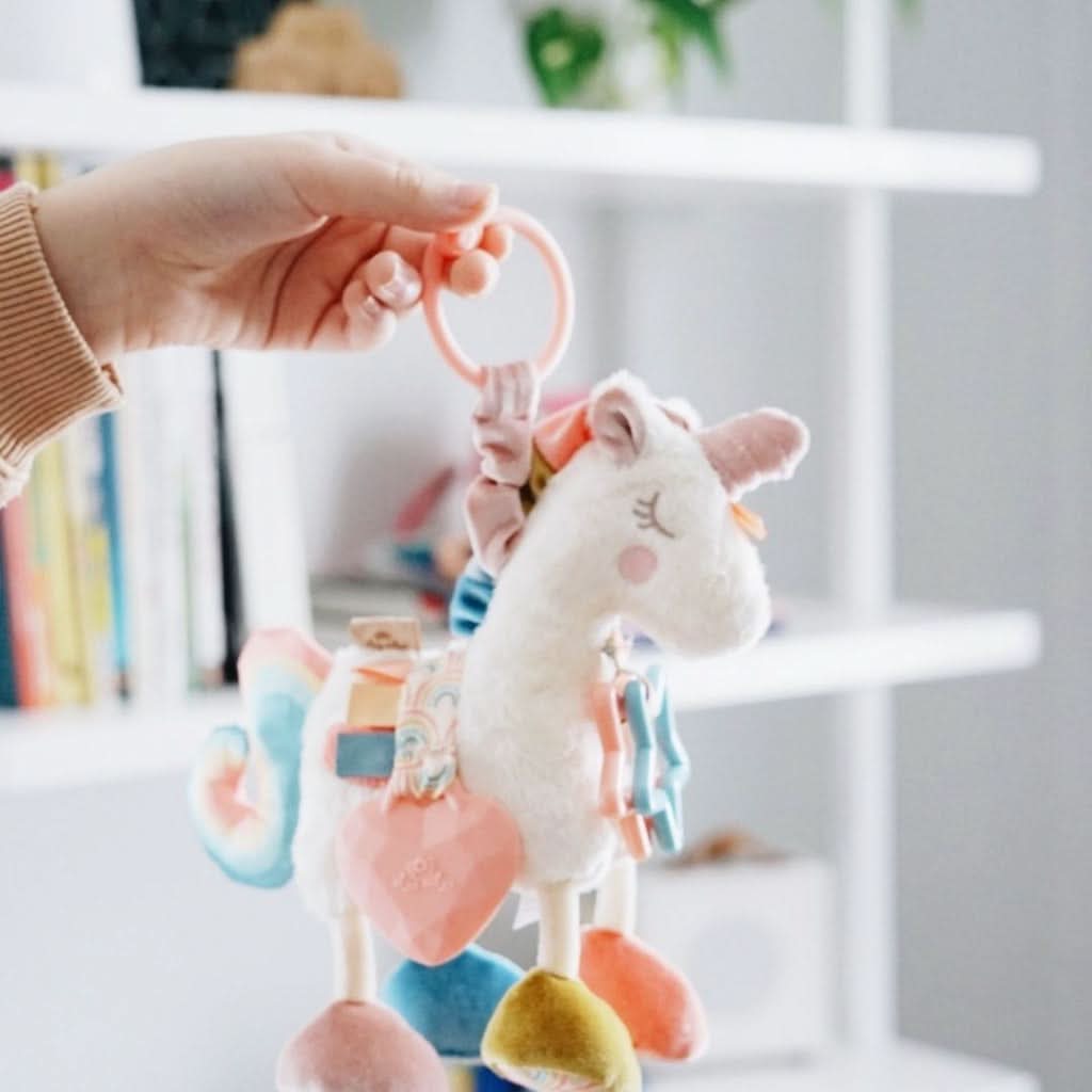 Itzy Friends Link & Love™ Activity Plush - Unicorn