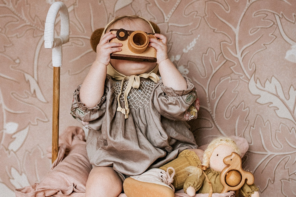 35MM Wooden Toy Camera Gift Set - Beech Wood with 2 Flashes