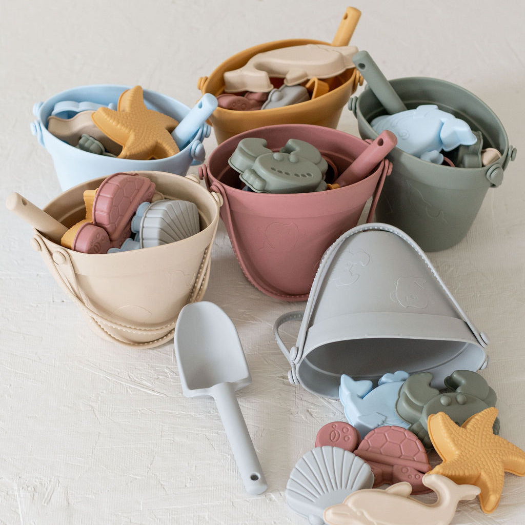 Silicone Sand bucket with toys and shovel