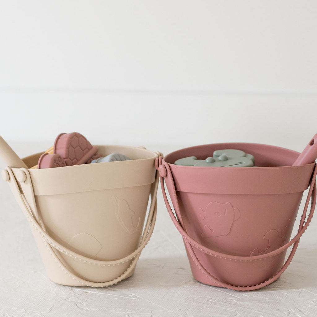Silicone Sand bucket with toys and shovel