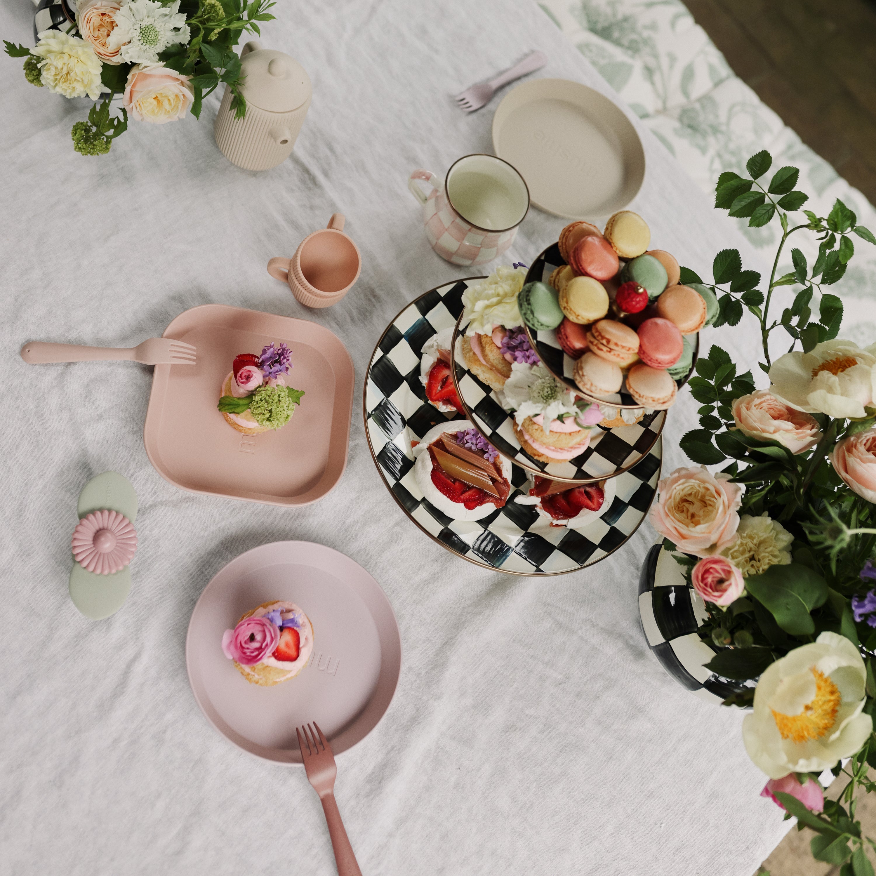 Round Dinnerware Plates