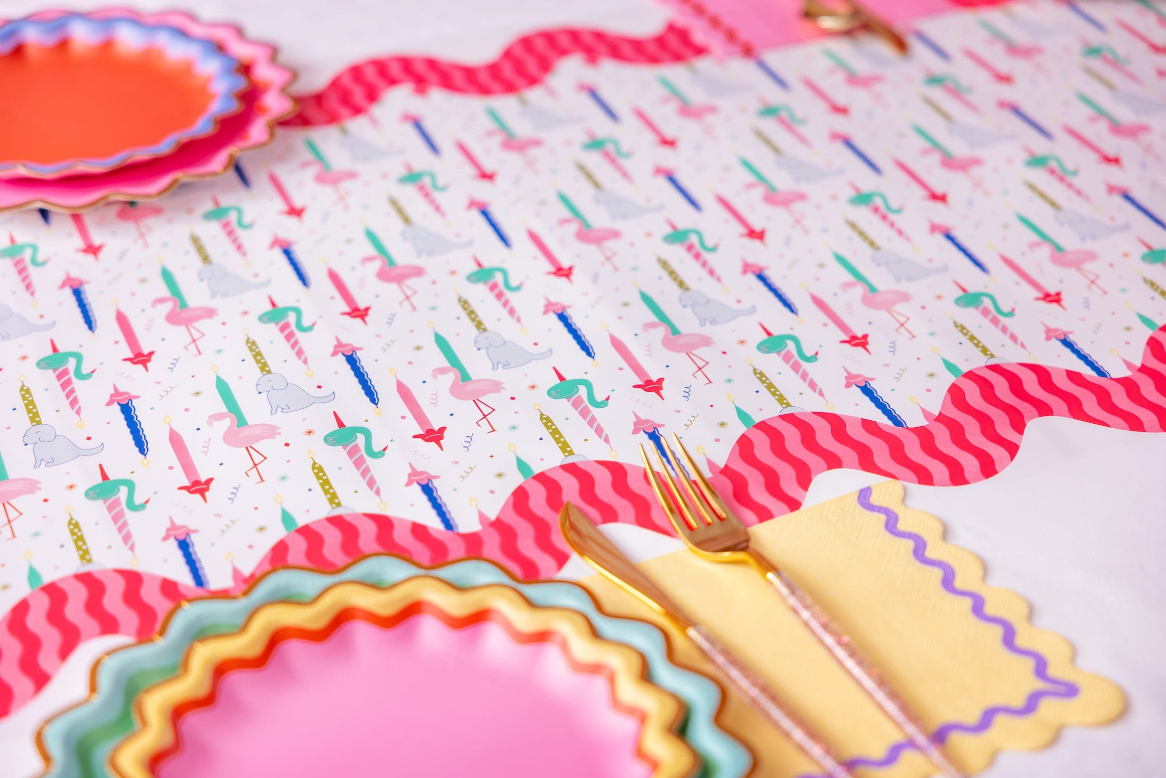 Party Parade Paper Table Runner (25 ft, cut to fit)