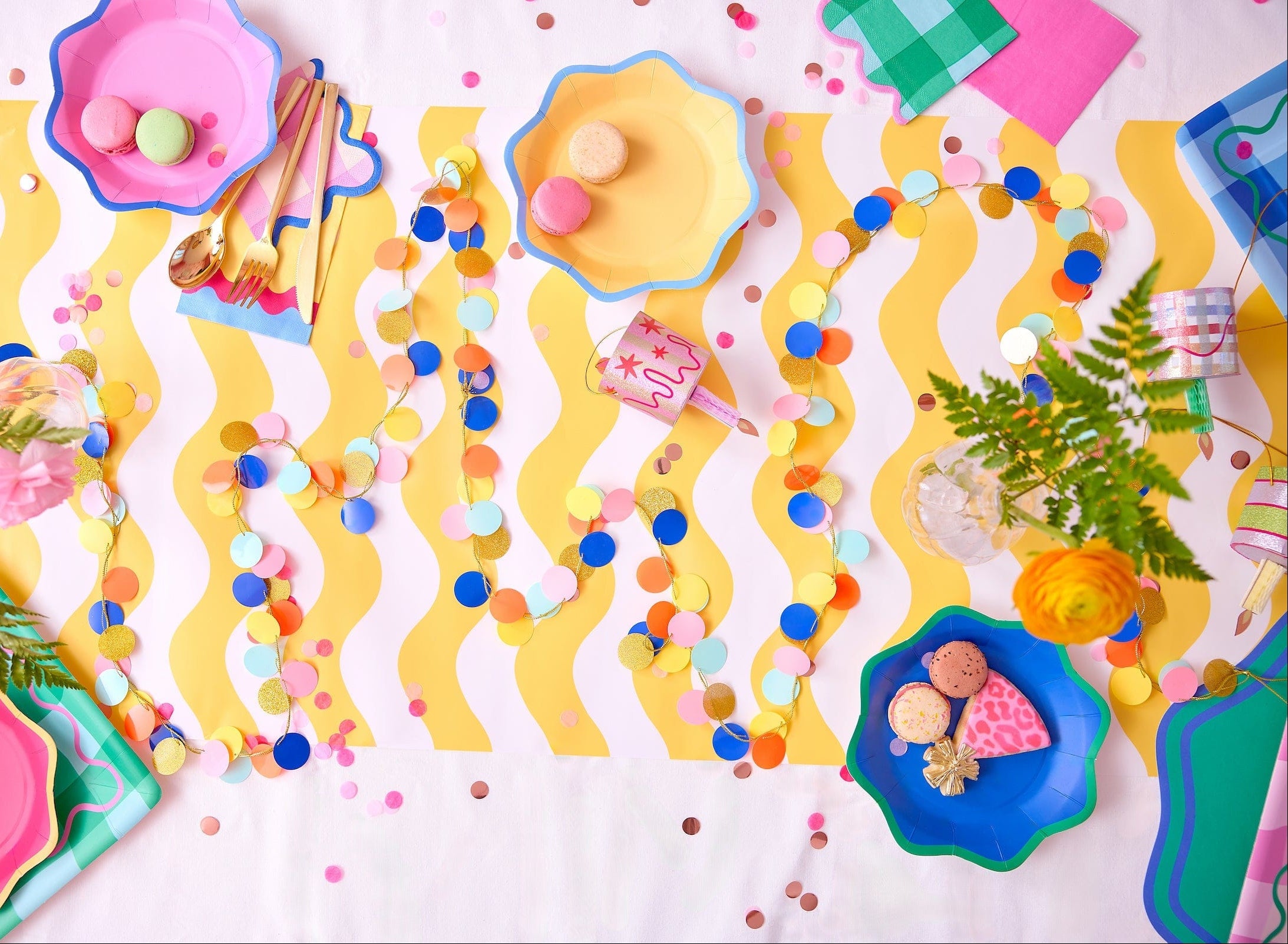 Colowave Paper Table Runner (25 ft, cut to fit)