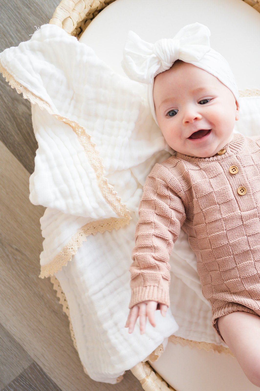 Cream Lace Muslin 6-Layer Blanket