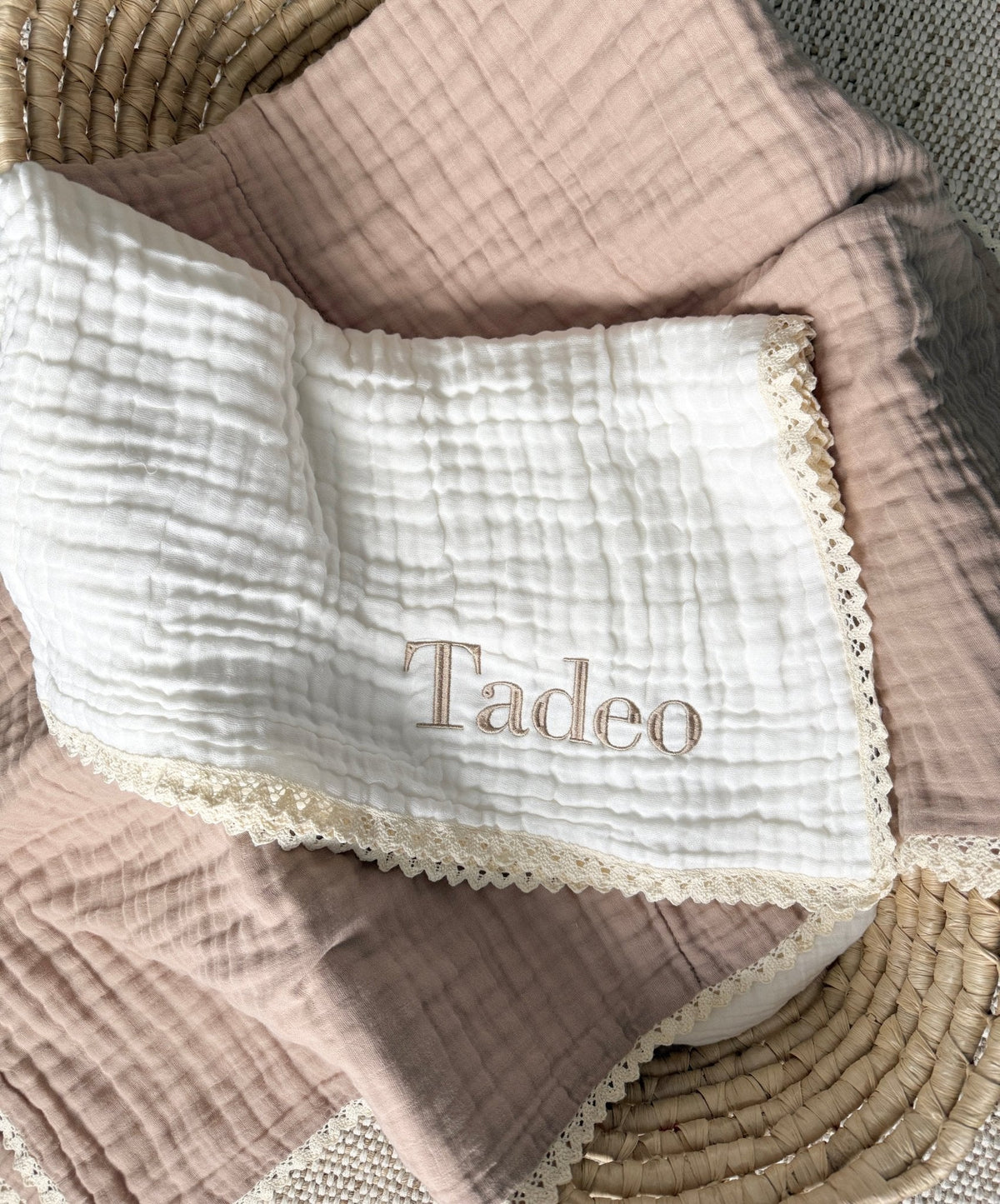 Cream Lace Muslin 6-Layer Blanket